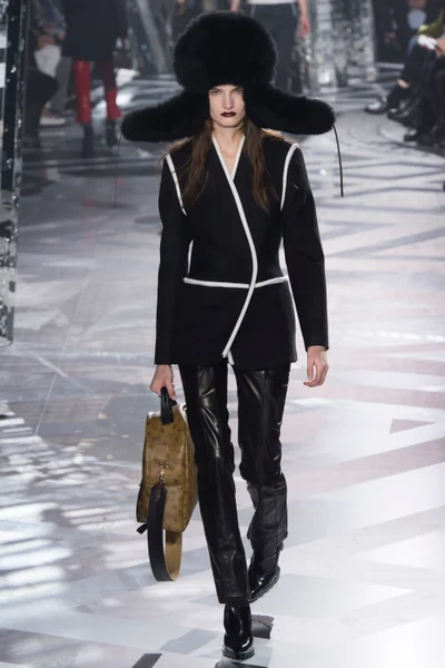 Look 38